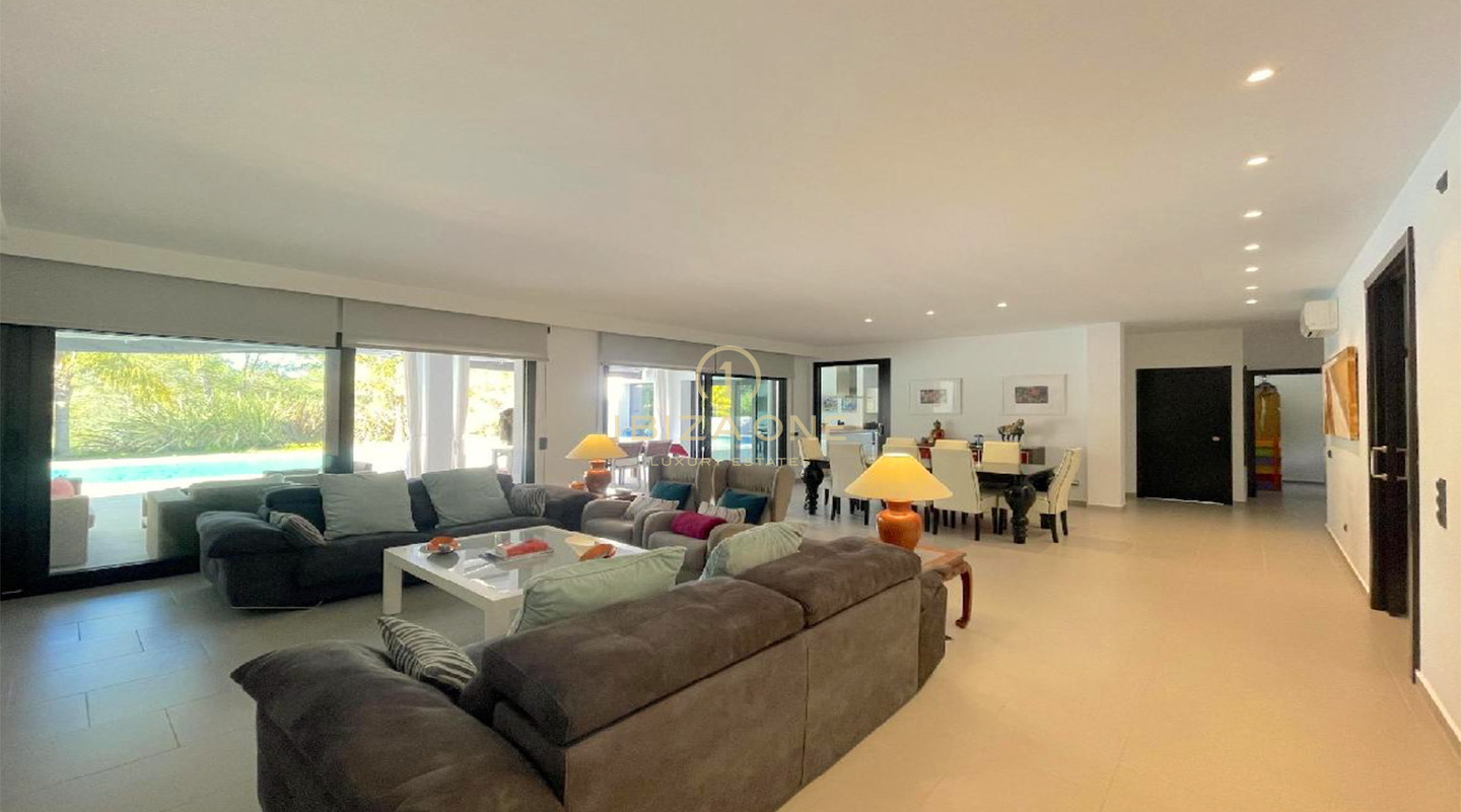 Schöne Villa mit Vermietlizenz zwischen Santa Eulalia und Ibiza Stadt zum Verkauf
