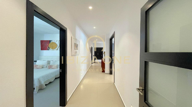 Beautiful villa with rental license between Santa Eulalia and Ibiza town for sale
