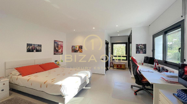 Beautiful villa with rental license between Santa Eulalia and Ibiza town for sale