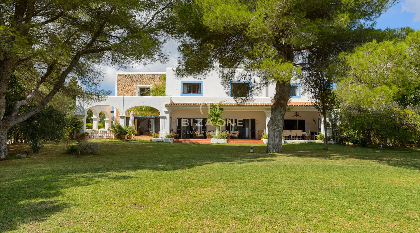 Finca Anwesen mit Blick auf das Meer und die Altstadt von Ibiza zum Verkauf