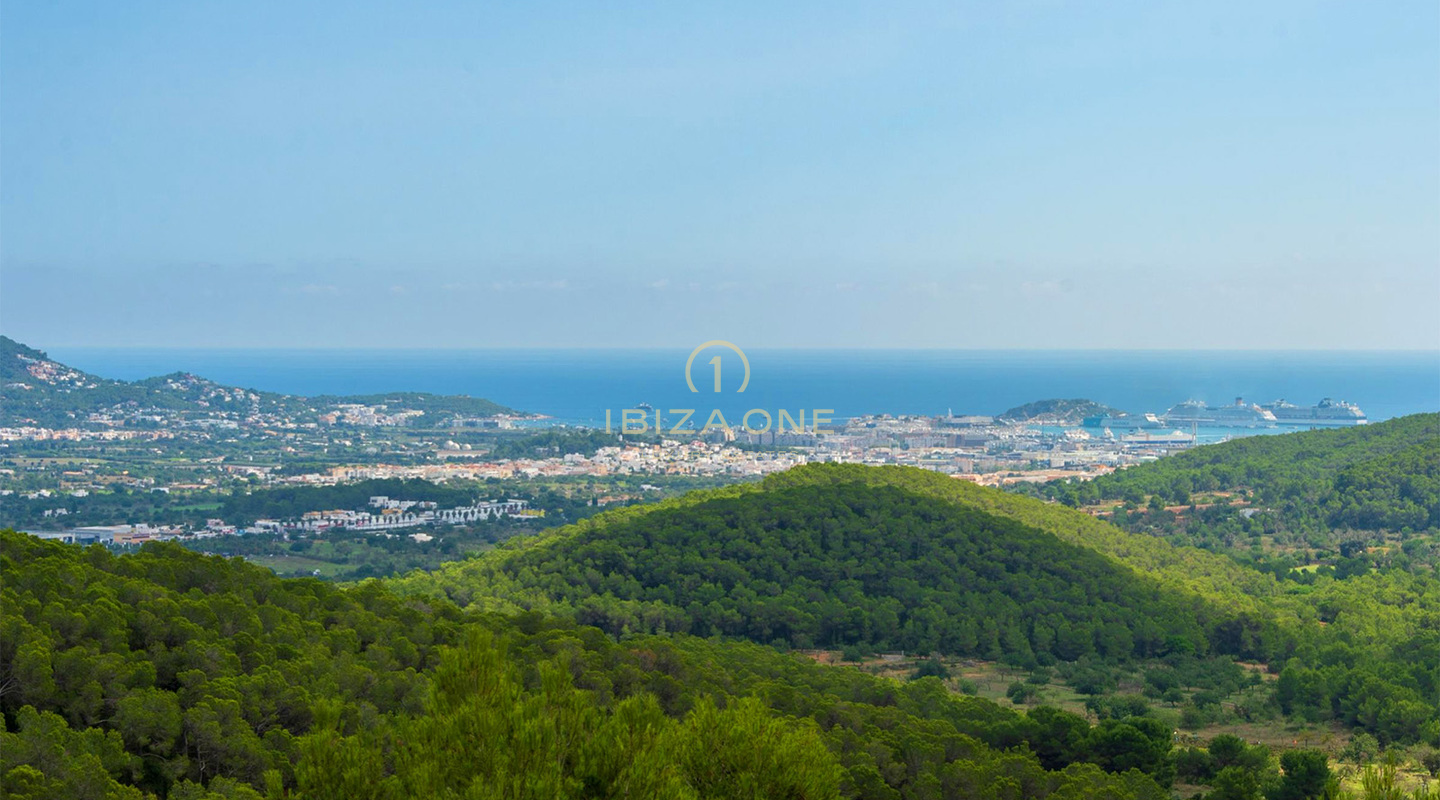 Finca Anwesen mit Blick auf das Meer und die Altstadt von Ibiza zum Verkauf