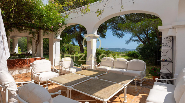 Finca Anwesen mit Blick auf das Meer und die Altstadt von Ibiza zum Verkauf