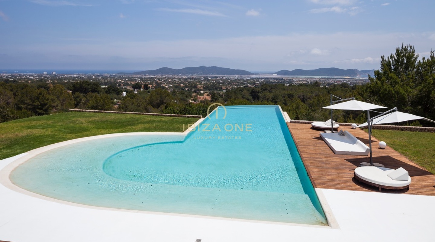 Prachtige luxe vakantievilla met schitterend uitzicht op zee en het landschap van Ibiza te huur, Ibiza