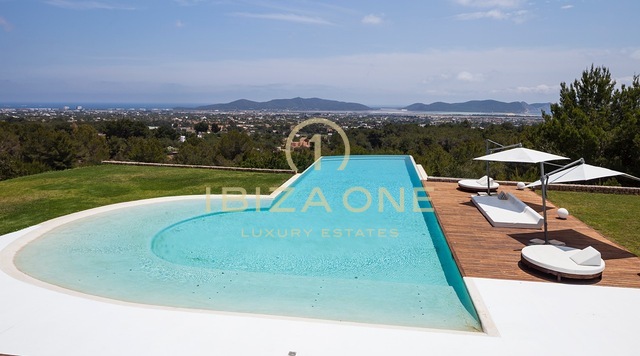 Prachtige luxe vakantievilla met schitterend uitzicht op zee en het landschap van Ibiza te huur, Ibiza
