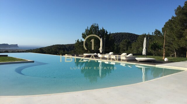 Preciosa villa de vacaciones de lujo con impresionantes vistas al mar y al campo de Ibiza en alquiler, Ibiza