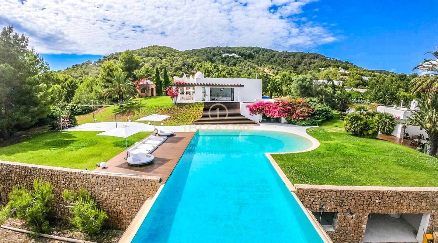 Prachtige luxe vakantievilla met schitterend uitzicht op zee en het landschap van Ibiza te huur, Ibiza