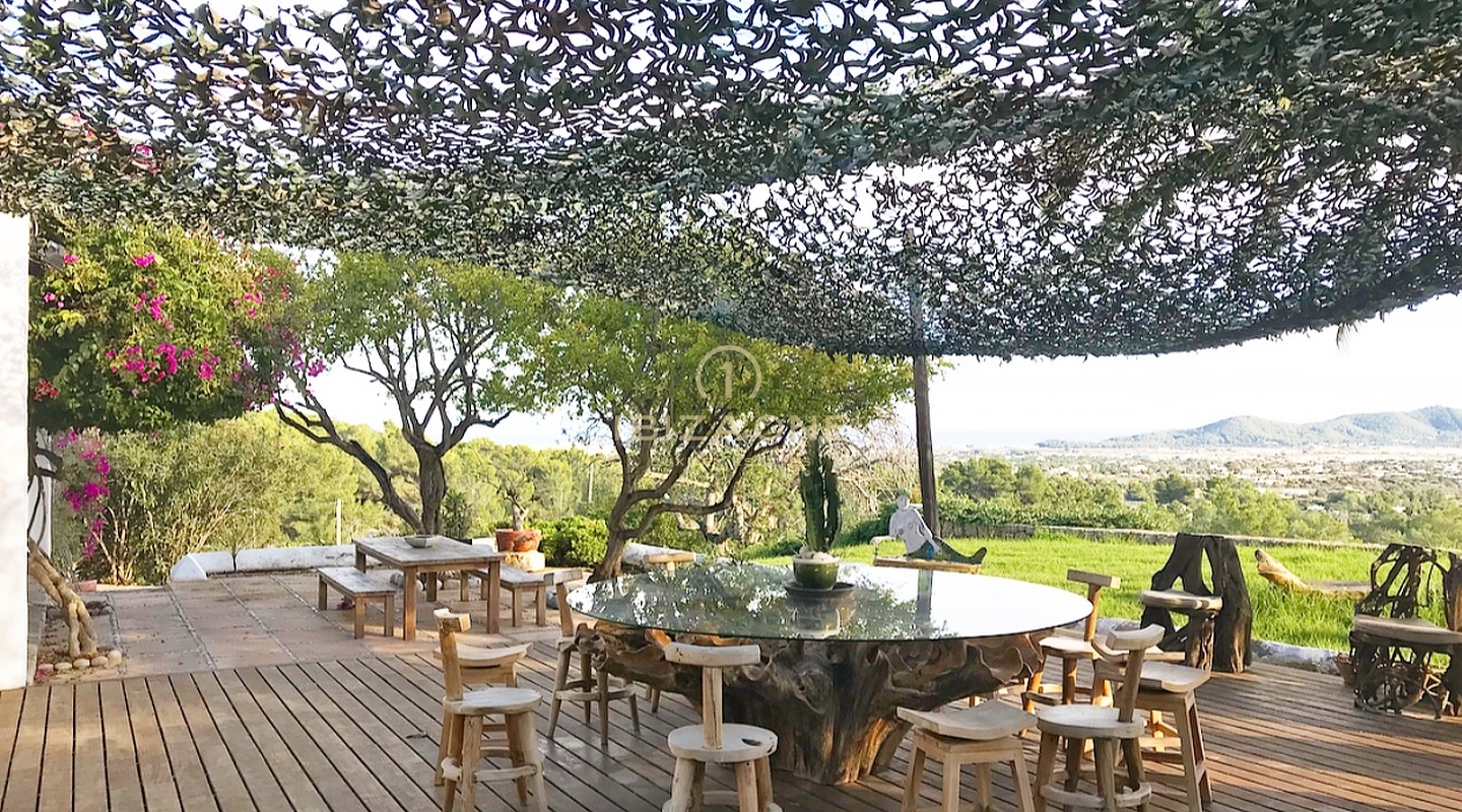 Wunderschöne Luxus-Ferienvilla mit herrlichem Blick auf das Meer und die Landschaft von Ibiza zu vermieten, Ibiza