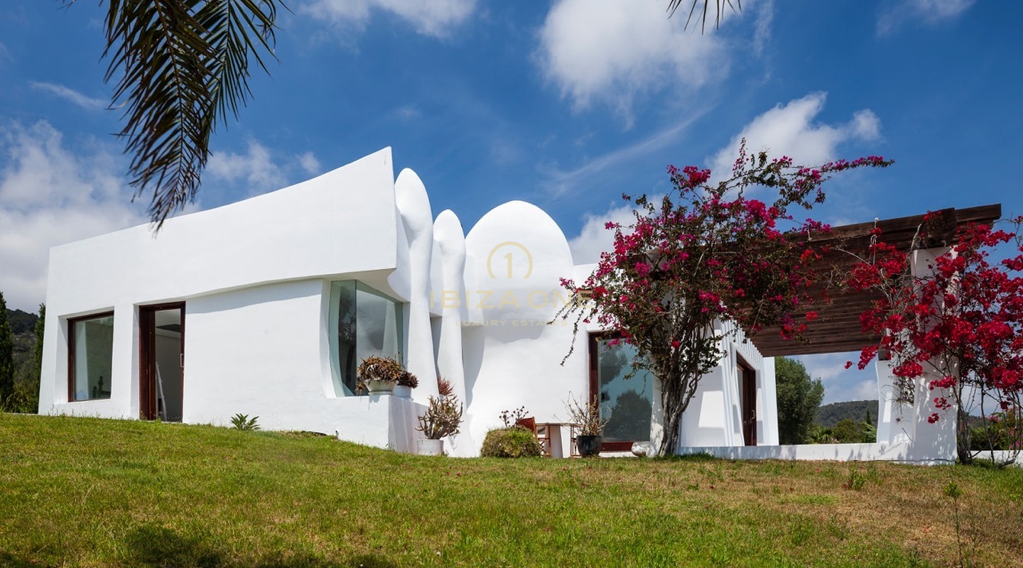 Belle villa de vacances de luxe avec vue imprenable sur la mer et la campagne d'Ibiza à louer, Ibiza