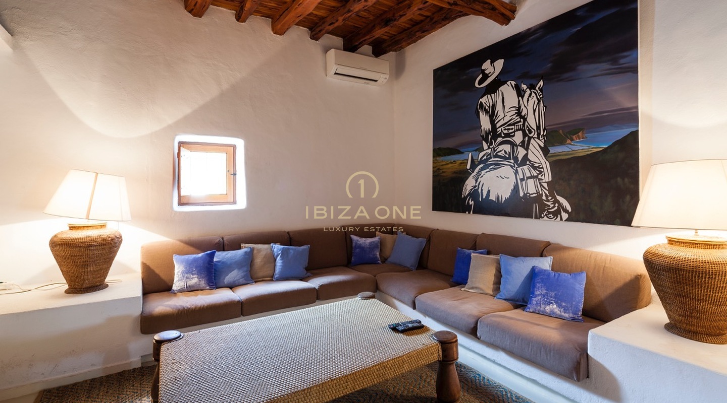 Preciosa villa de vacaciones de lujo con impresionantes vistas al mar y al campo de Ibiza en alquiler, Ibiza