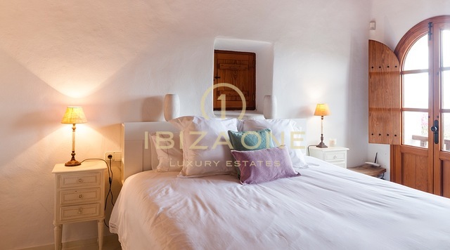 Preciosa villa de vacaciones de lujo con impresionantes vistas al mar y al campo de Ibiza en alquiler, Ibiza
