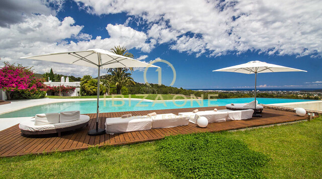 Prachtige luxe vakantievilla met schitterend uitzicht op zee en het landschap van Ibiza te huur, Ibiza