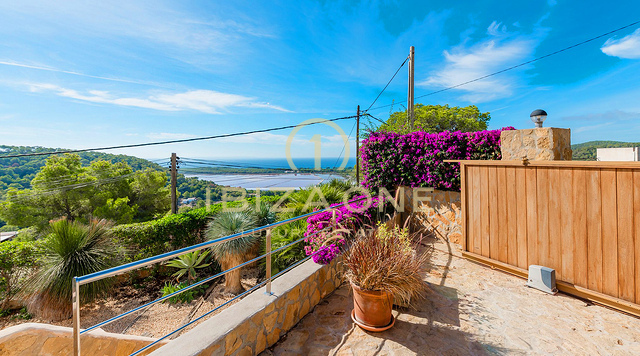 Villa ben tenuta in vendita con vista sul mare, Salinas e tramonti spettacolari verso Es Vedra, Ibiza