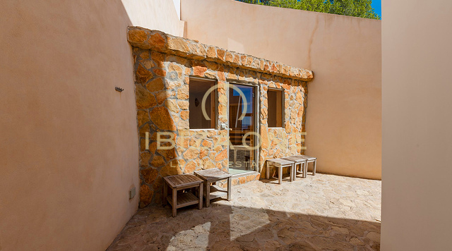 Gepflegte Villa mit Blick auf das Meer, Salinas und spektakuläre Sonnenuntergänge in Richtung Es Vedra zu verkaufen, Ibiza