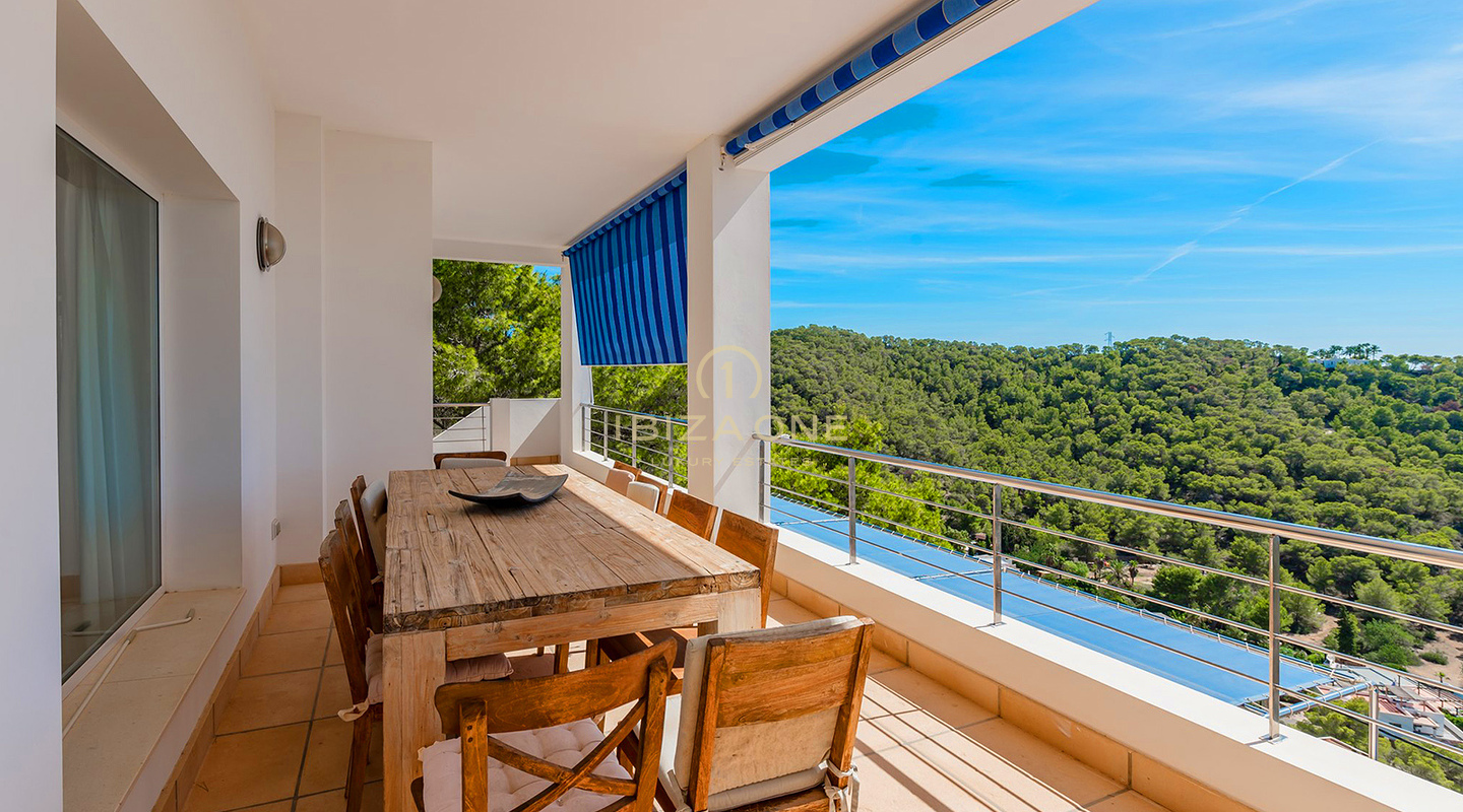 Gepflegte Villa mit Blick auf das Meer, Salinas und spektakuläre Sonnenuntergänge in Richtung Es Vedra zu verkaufen, Ibiza