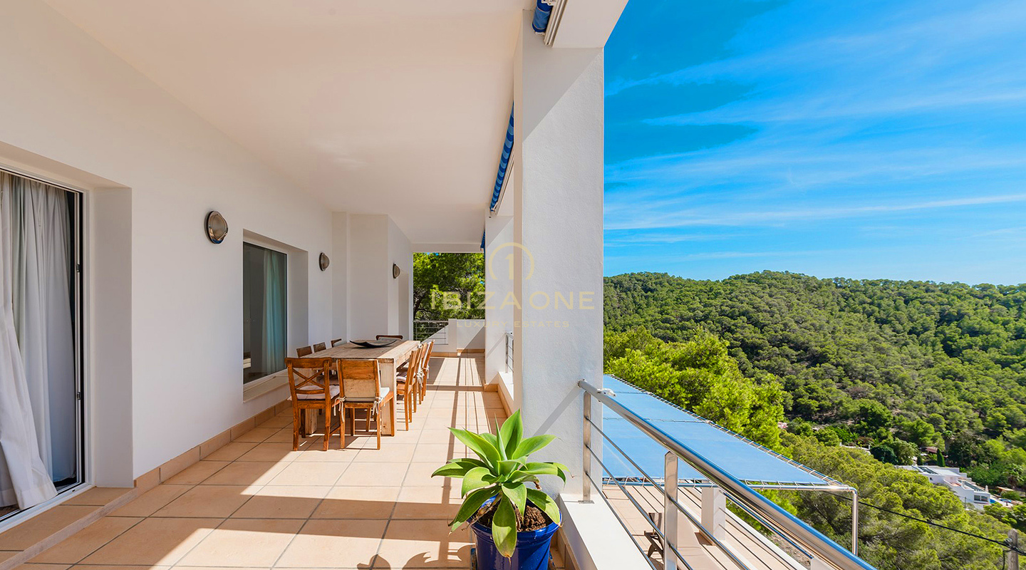 Gepflegte Villa mit Blick auf das Meer, Salinas und spektakuläre Sonnenuntergänge in Richtung Es Vedra zu verkaufen, Ibiza