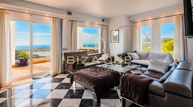 Gepflegte Villa mit Blick auf das Meer, Salinas und spektakuläre Sonnenuntergänge in Richtung Es Vedra zu verkaufen, Ibiza