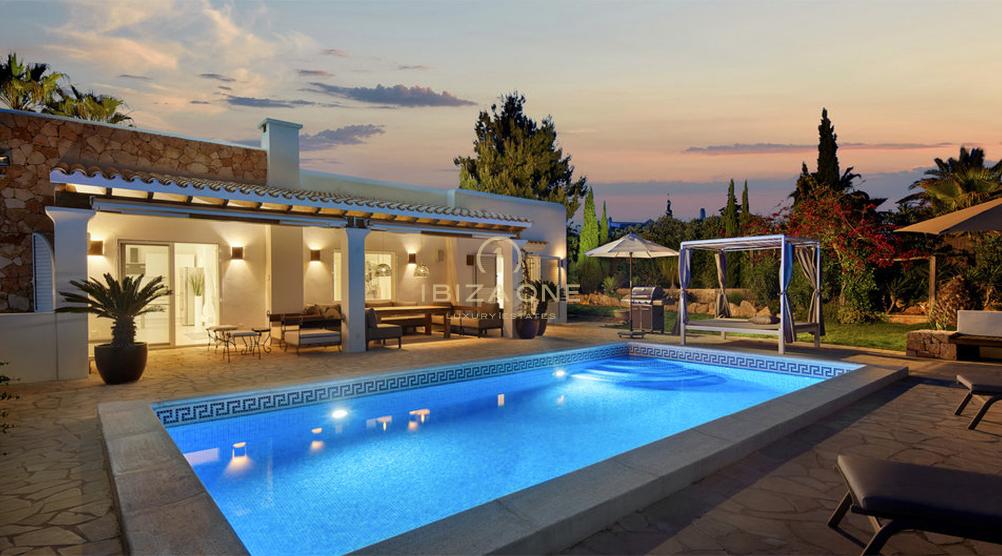 Bella villa vicino al campo da golf di Ibiza in vendita