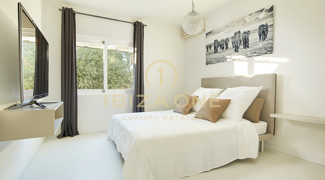 Prachtige villa dichtbij de golfbaan van Ibiza te koop
