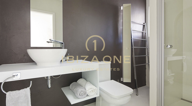 Prachtige villa dichtbij de golfbaan van Ibiza te koop