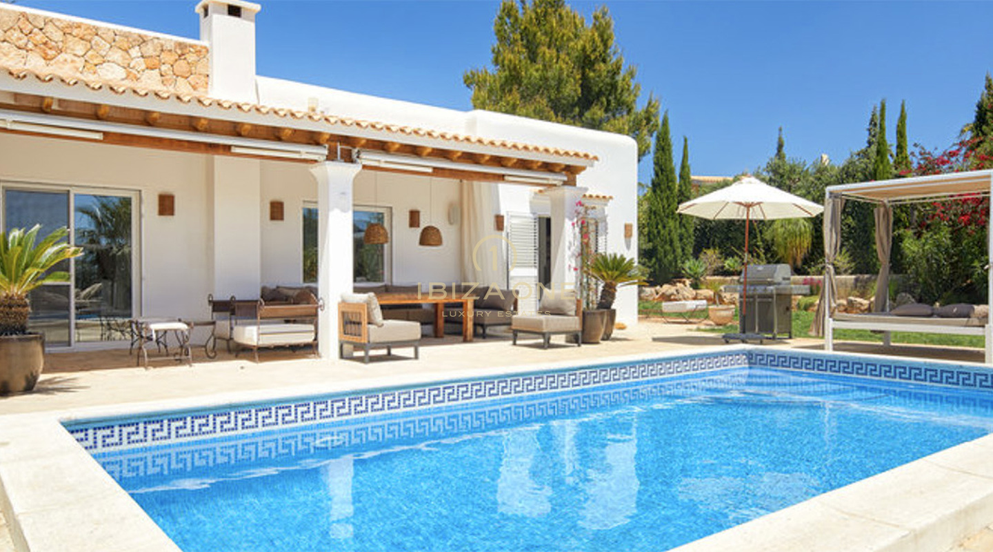 Prachtige villa dichtbij de golfbaan van Ibiza te koop