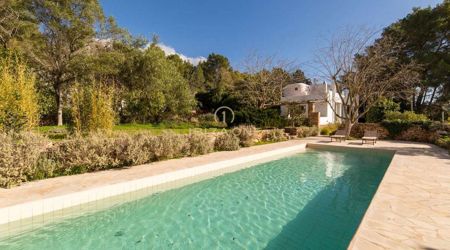 Affascinante finca di Ibiza vicino a Santa Gertrudis con vista su Dalt Vila in vendita