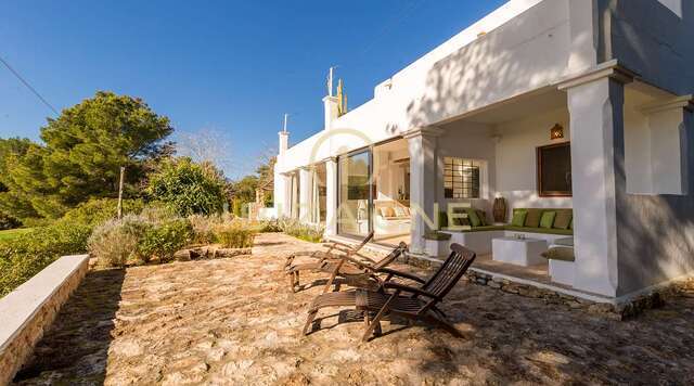 Charmante finca d'Ibiza près de Santa Gertrudis surplombant Dalt Vila à vendre