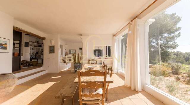 Charmante Ibiza finca in de buurt van Santa Gertrudis met uitzicht op Dalt Vila te koop