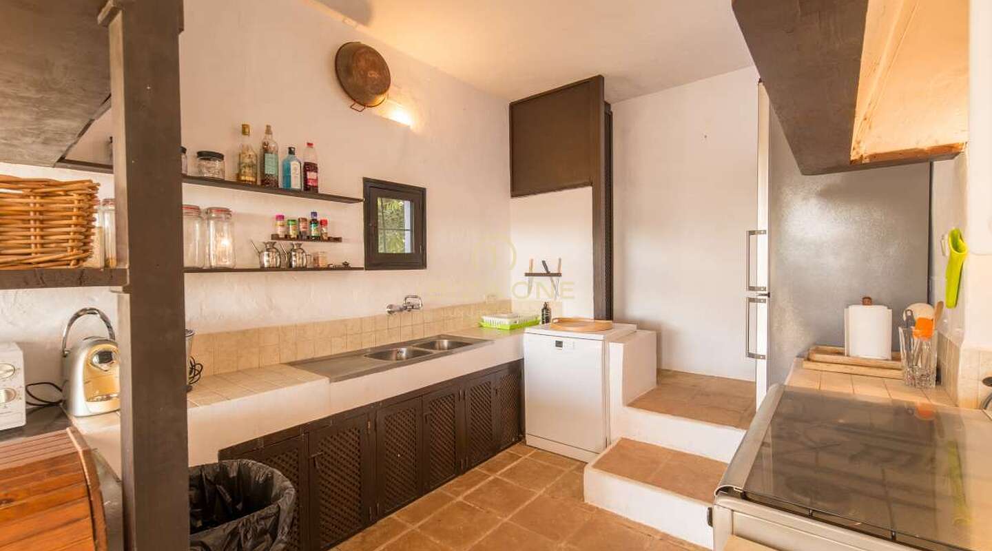 Affascinante finca di Ibiza vicino a Santa Gertrudis con vista su Dalt Vila in vendita
