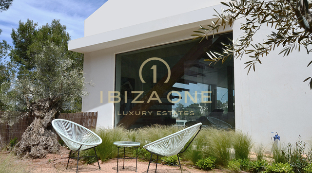 Villa di lusso moderna di nuova costruzione con vista mare e accesso diretto al mare in vendita, Ibiza