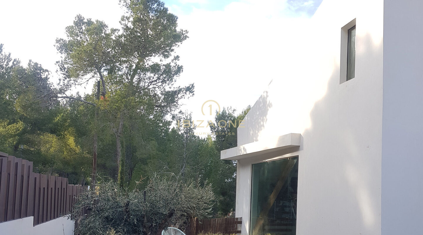Villa de lujo de nueva construcción moderna con vistas al mar y acceso directo al mar en venta, Ibiza