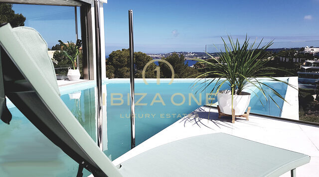 Villa di lusso moderna di nuova costruzione con vista mare e accesso diretto al mare in vendita, Ibiza
