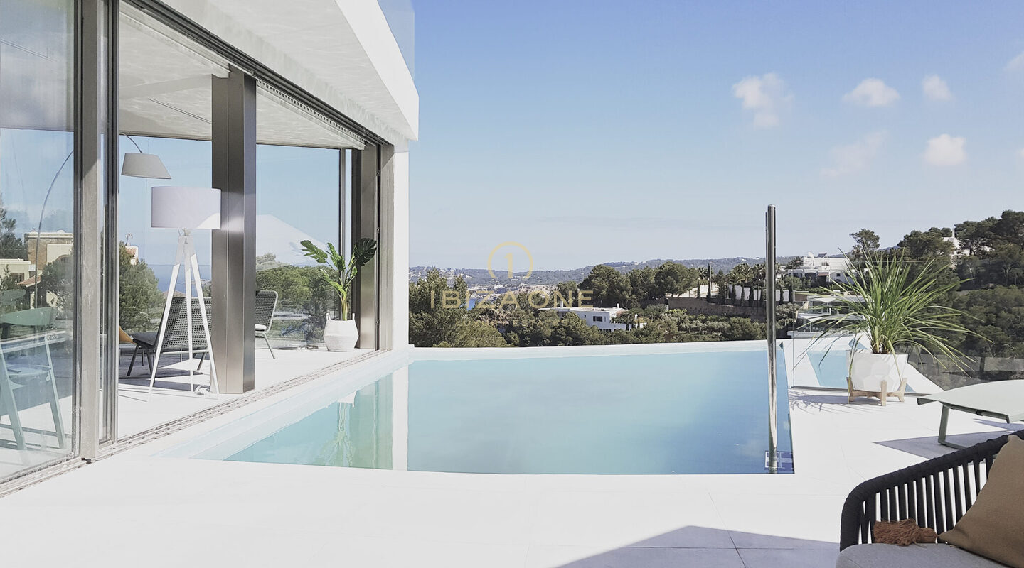 Super luxe moderne nieuwbouw villa met zeezicht en directe toegang tot de zee te koop, Ibiza