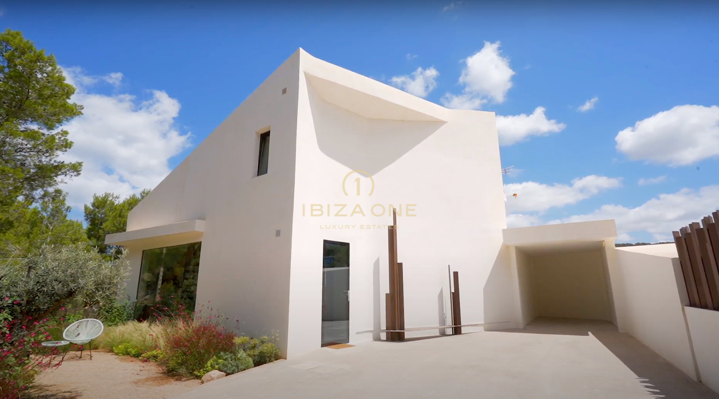 Super luxe moderne nieuwbouw villa met zeezicht en directe toegang tot de zee te koop, Ibiza