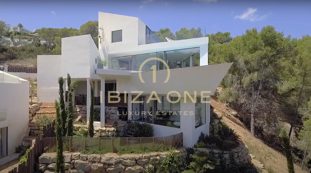 Villa di lusso moderna di nuova costruzione con vista mare e accesso diretto al mare in vendita, Ibiza