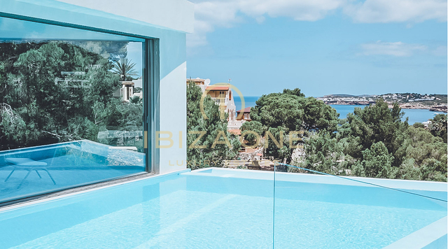 Villa di lusso moderna di nuova costruzione con vista mare e accesso diretto al mare in vendita, Ibiza