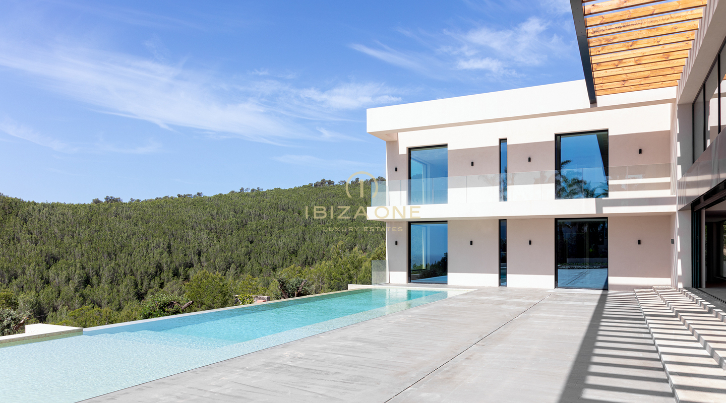 Propiedad de élite en Ibiza: Villa de lujo llave en mano con vistas al mar y todas las comodidades inteligentes en Cas Mut, en venta, Ibiza.