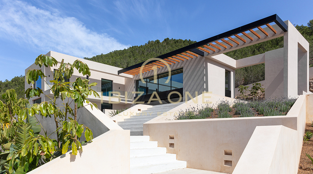 Propiedad de élite en Ibiza: Villa de lujo llave en mano con vistas al mar y todas las comodidades inteligentes en Cas Mut, en venta, Ibiza.