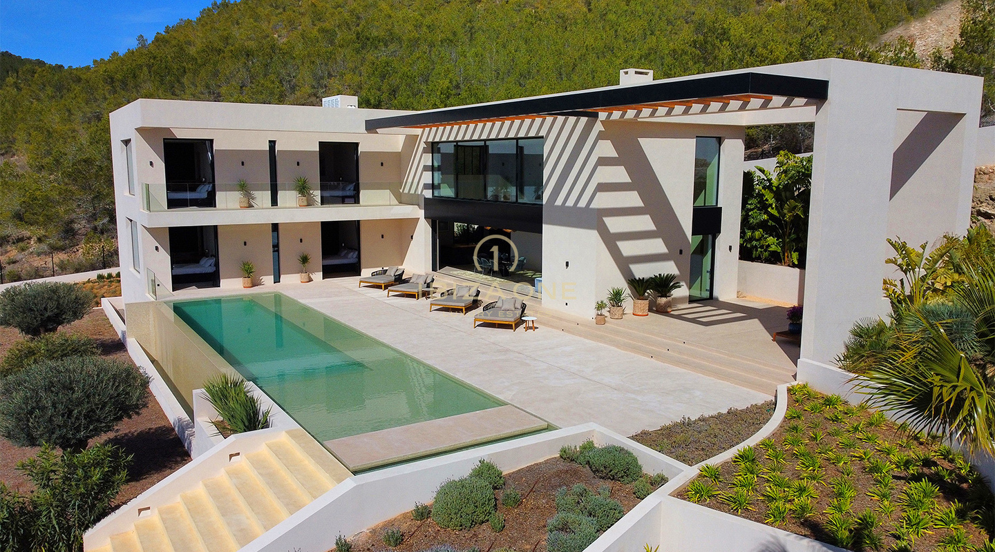 Proprietà di lusso a Ibiza: villa di lusso chiavi in mano con vista mare e domotica completa in vendita a Cas Mut, Ibiza