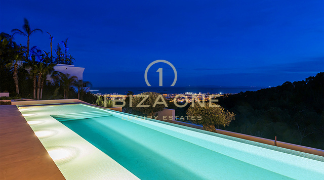 Proprietà di lusso a Ibiza: villa di lusso chiavi in mano con vista mare e domotica completa in vendita a Cas Mut, Ibiza