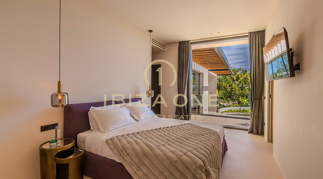 Propiedad de élite en Ibiza: Villa de lujo llave en mano con vistas al mar y todas las comodidades inteligentes en Cas Mut, en venta, Ibiza.