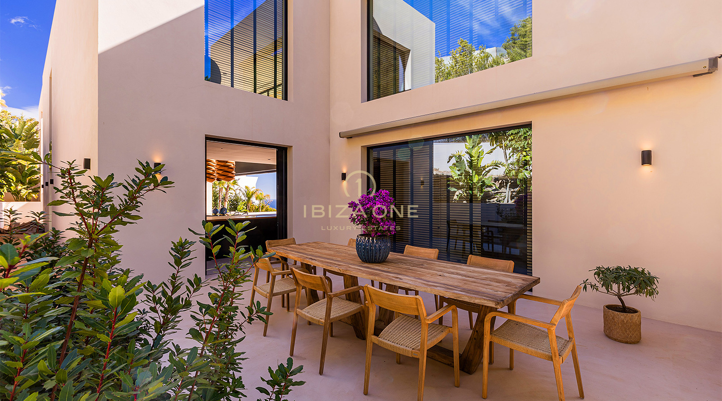 Proprietà di lusso a Ibiza: villa di lusso chiavi in mano con vista mare e domotica completa in vendita a Cas Mut, Ibiza