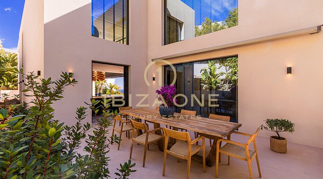 Proprietà di lusso a Ibiza: villa di lusso chiavi in mano con vista mare e domotica completa in vendita a Cas Mut, Ibiza