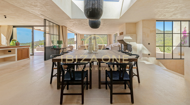 Domina il tramonto: iconica villa di lusso a Ibiza con 945 m², vista panoramica e totale privacy in vendita a Cala Tarida, Ibiza