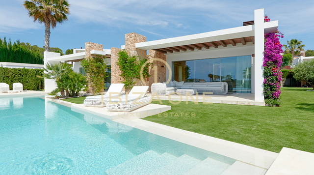 Belle villa de luxe de 5 chambres avec vue spectaculaire sur la mer et le coucher du soleil à proximité de la plage de Cala Comte à vendre, Ibiza