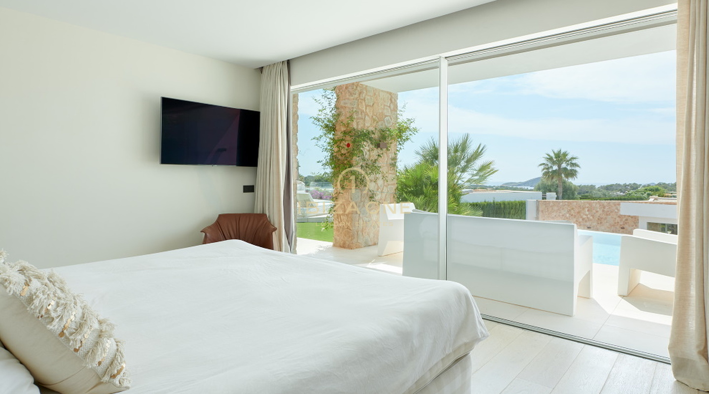 Wunderschöne Luxusvilla mit 5 Schlafzimmern und spektakulärem Blick auf das Meer und den Sonnenuntergang in der Nähe des Strandes von Cala Comte zu verkaufen, Ibiza