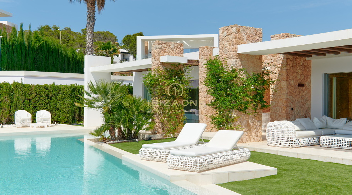 Belle villa de luxe de 5 chambres avec vue spectaculaire sur la mer et le coucher du soleil à proximité de la plage de Cala Comte à vendre, Ibiza