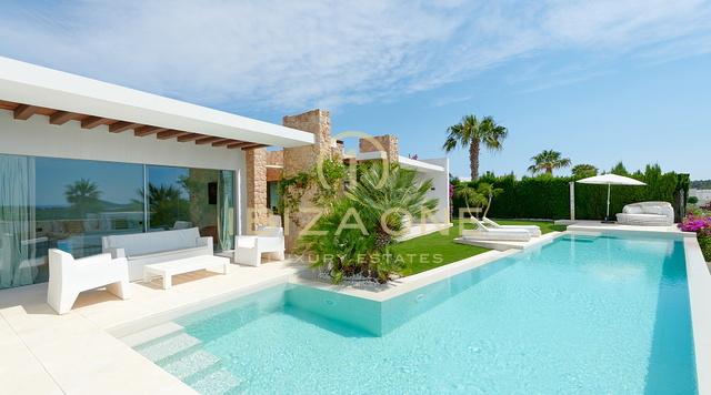 Belle villa de luxe de 5 chambres avec vue spectaculaire sur la mer et le coucher du soleil à proximité de la plage de Cala Comte à vendre, Ibiza