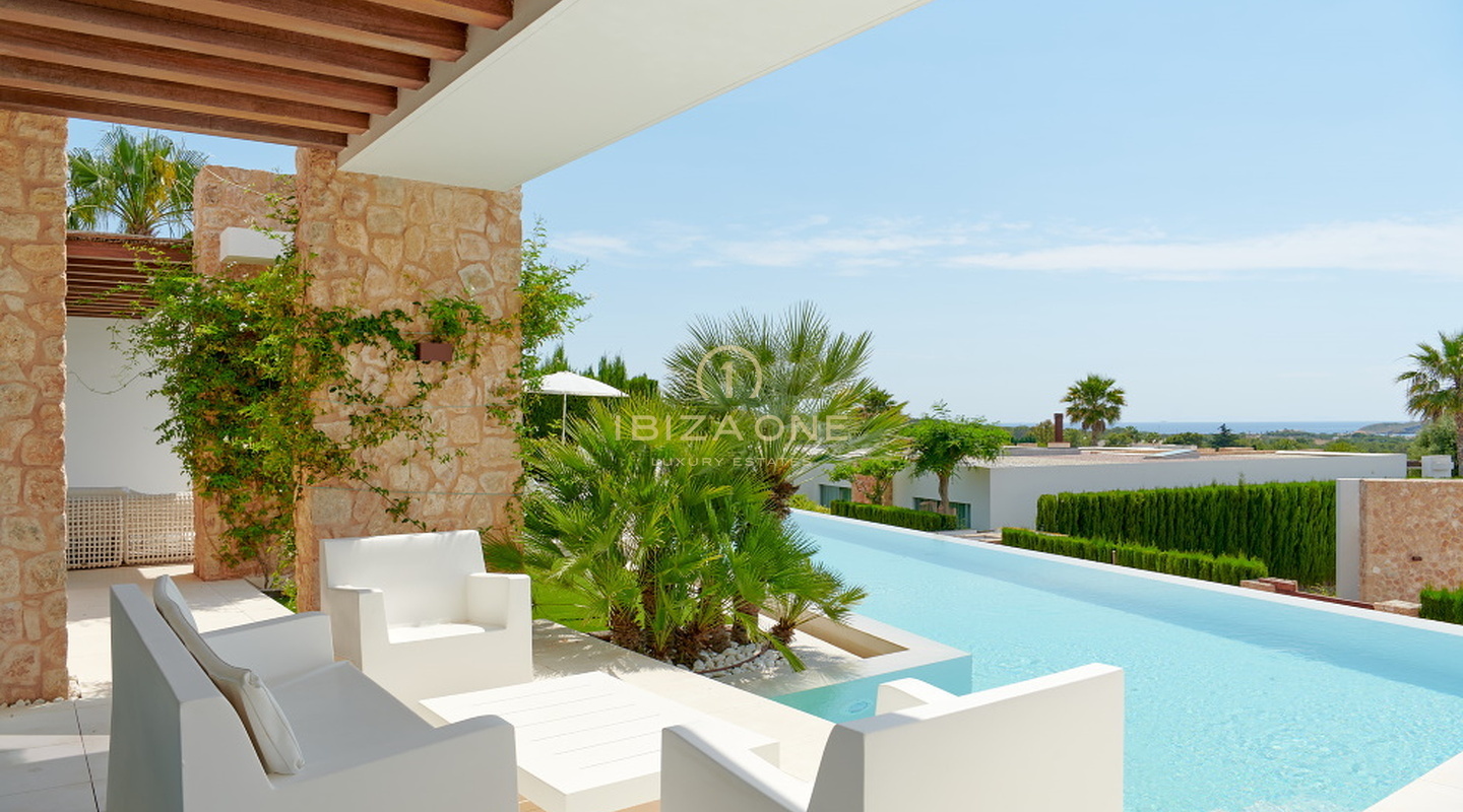Belle villa de luxe de 5 chambres avec vue spectaculaire sur la mer et le coucher du soleil à proximité de la plage de Cala Comte à vendre, Ibiza