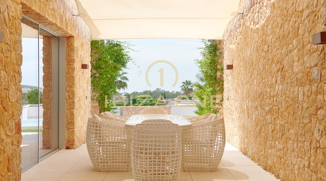 Belle villa de luxe de 5 chambres avec vue spectaculaire sur la mer et le coucher du soleil à proximité de la plage de Cala Comte à vendre, Ibiza