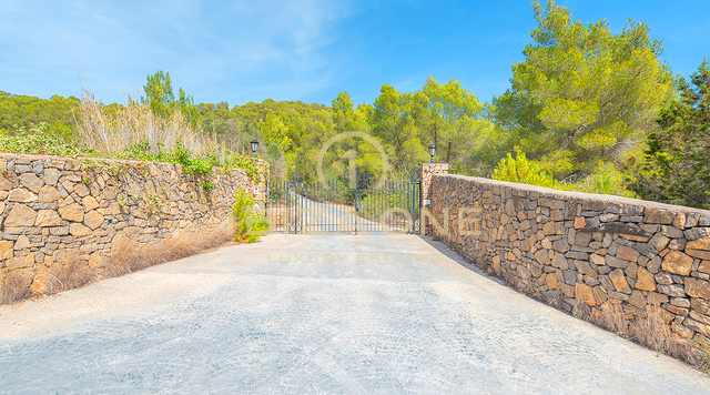Propriété de luxe originale de Blakstad Design à vendre avec une vue fantastique sur la mer et le paysage, Ibiza